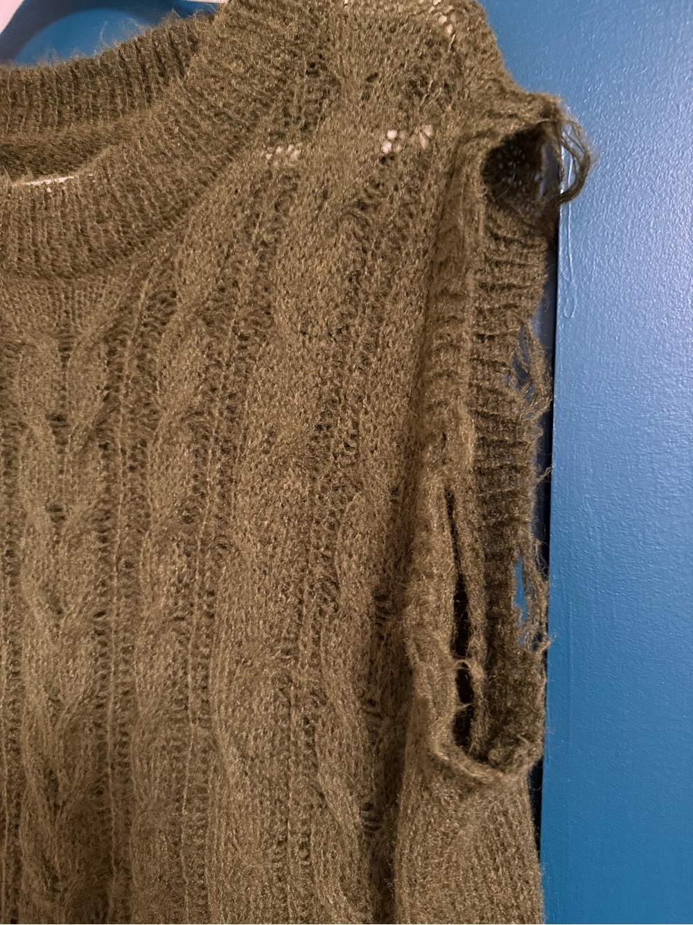 WOOL-BLEND CABLE KNIT ROUND NECKLINE RIPPED LONG VEST - Picture 4 of 10